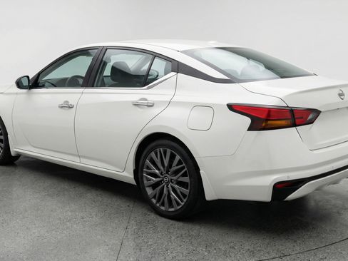 Used 2025 Nissan Altima 2.5 SV FWD image 6
