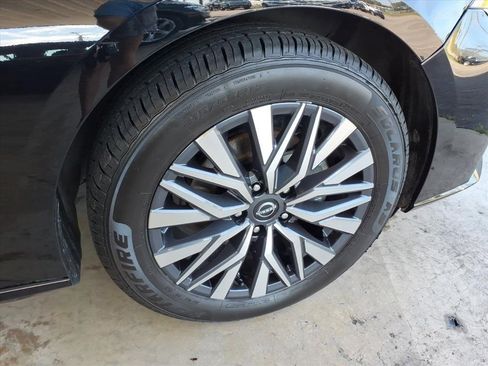 Used 2024 Nissan Altima 2.5 SV image 9