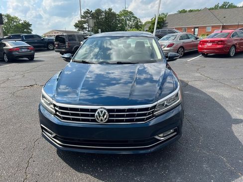 Used 2018 Volkswagen Passat 2.0T SE FWD image 3