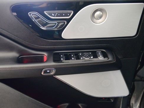 Used 2023 Lincoln Aviator Reserve w/ Equipment Group 201A image 29