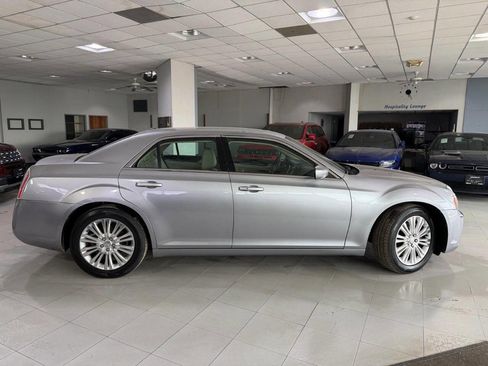 Used 2013 Chrysler 300 AWD w/ Driver Convenience Group image 12
