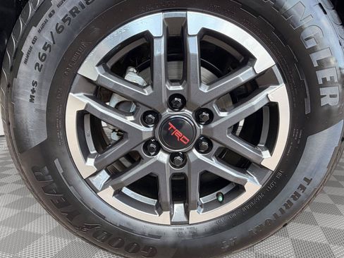 Used 2024 Toyota Tacoma TRD Sport w/ TRD Sport Upgrade Package RWD image 11