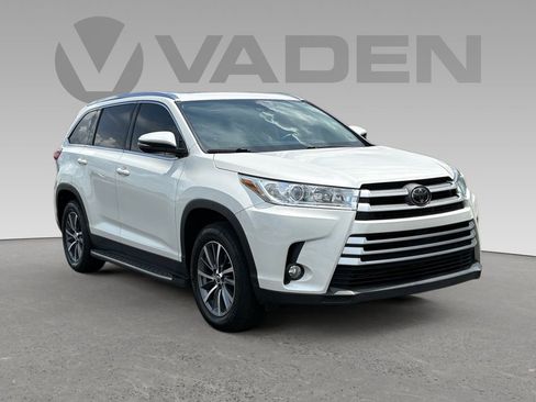 Used 2019 Toyota Highlander XLE FWD image 1