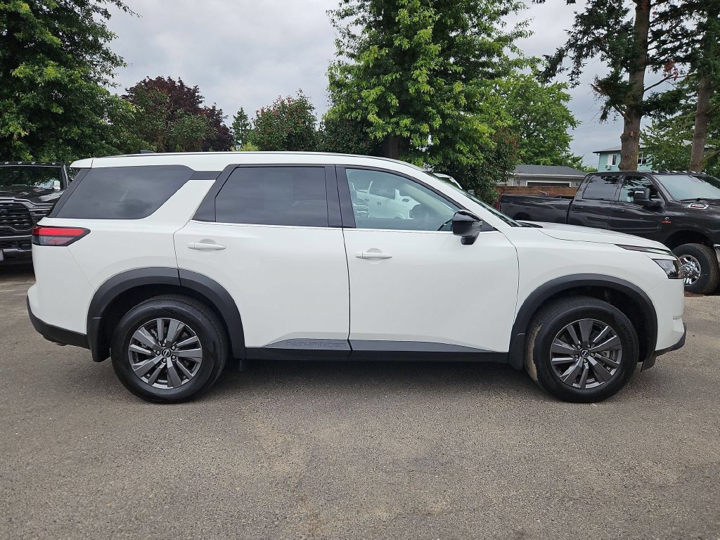 Used 2025 Nissan Pathfinder S AWD/4WD image 8