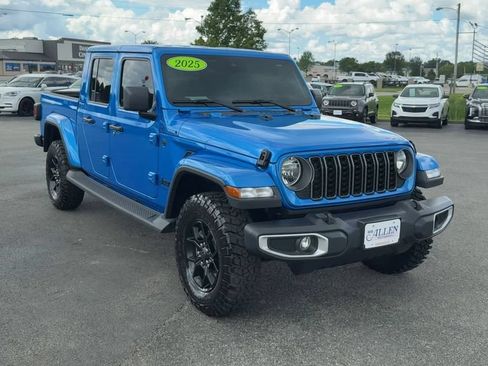 Used 2025 Jeep Gladiator Sport AWD/4WD image 9