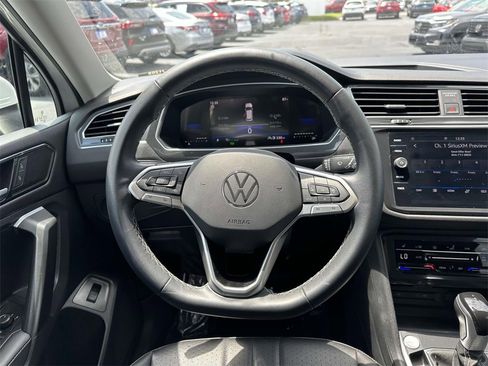 Used 2024 Volkswagen Tiguan SE image 12