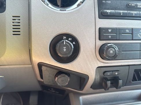 Used 2014 Ford F250 XLT w/ XLT Premium Package image 18