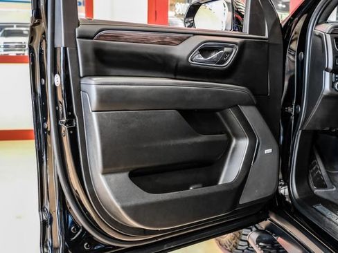 Used 2023 Chevrolet Suburban Z71 w/ Z71 Off-Road Package AWD/4WD image 37