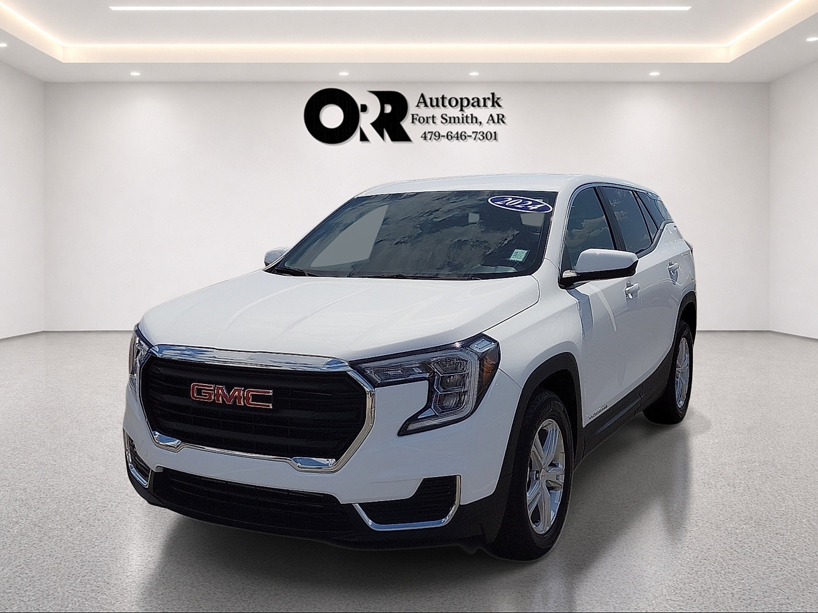 Used 2024 GMC Terrain SLE FWD image 2