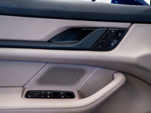 Used 2021 Porsche Taycan image 33