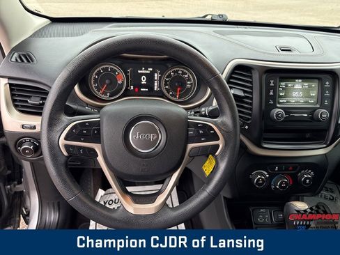 Used 2018 Jeep Cherokee Latitude image 23