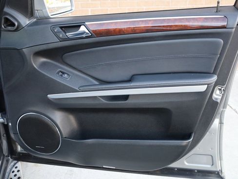 Used 2011 Mercedes-Benz GL 450 4MATIC image 24