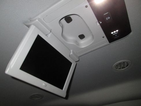 Used 2017 GMC Yukon XL Denali w/ Open Road Package image 25