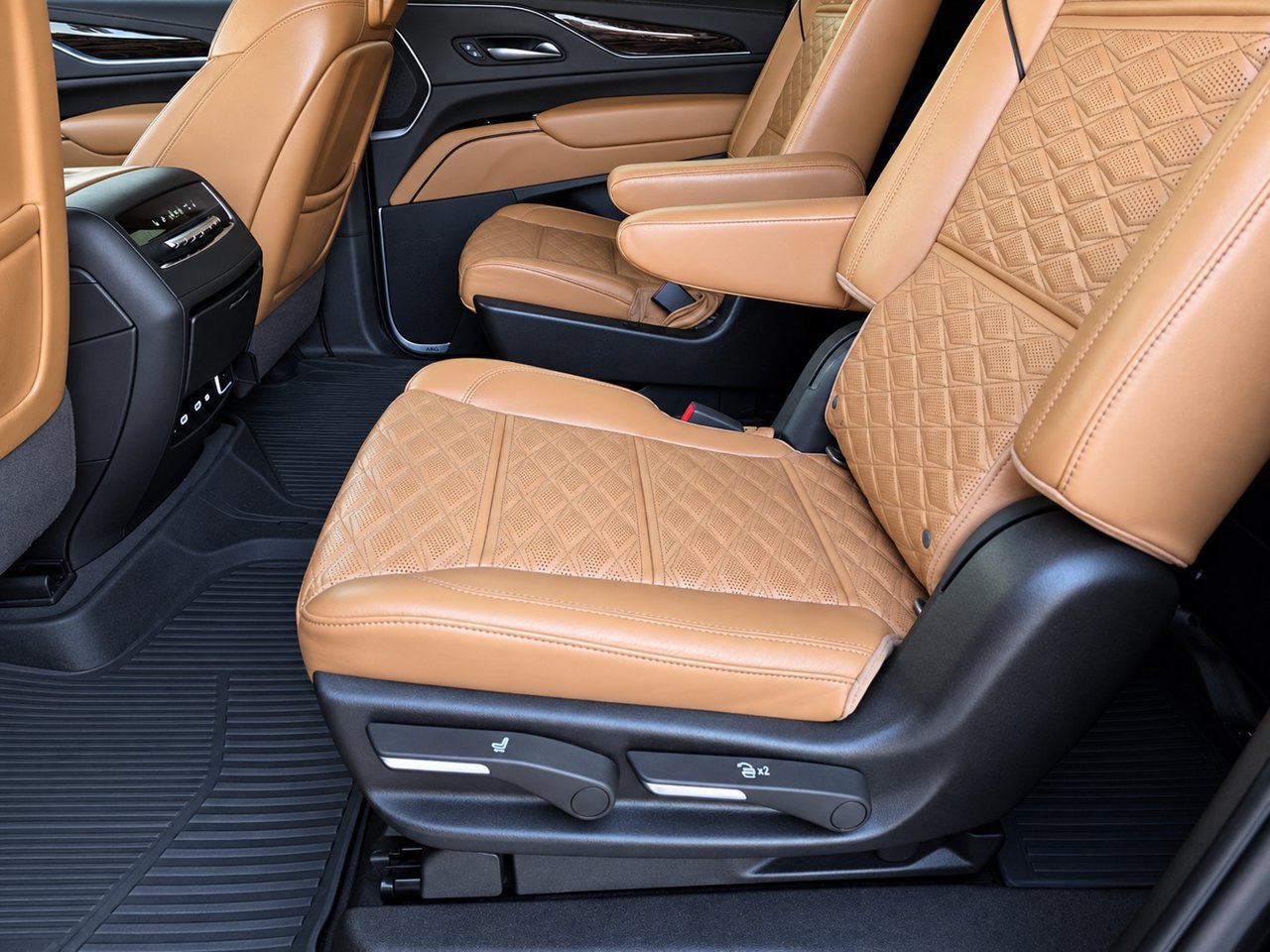 Used 2021 Cadillac Escalade ESV Premium Luxury w/ LPO, Illumination Package AWD/4WD image 29