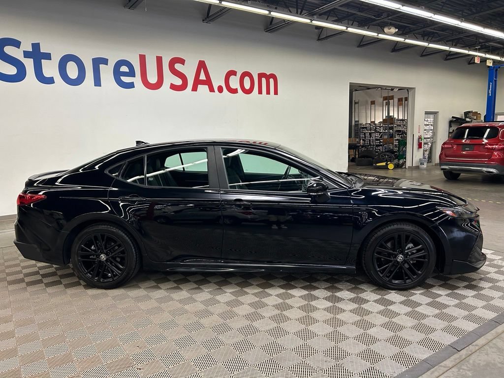 Used 2025 Toyota Camry SE FWD image 9