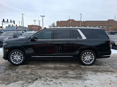 Used 2022 Cadillac Escalade ESV Premium Luxury w/ Performance Package image 5