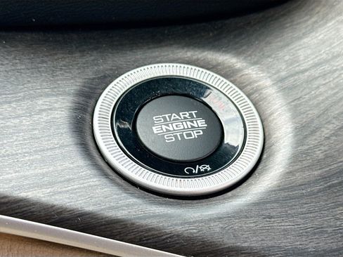 Used 2023 Jeep Grand Cherokee Limited image 9