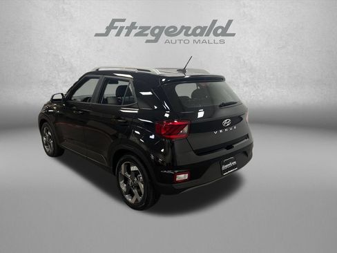 Used 2024 Hyundai Venue SEL FWD image 3