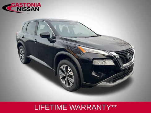 Used 2023 Nissan Rogue SV image 2