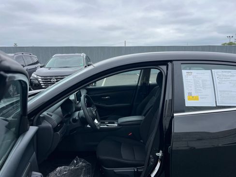 Used 2025 Nissan Sentra SV FWD image 26