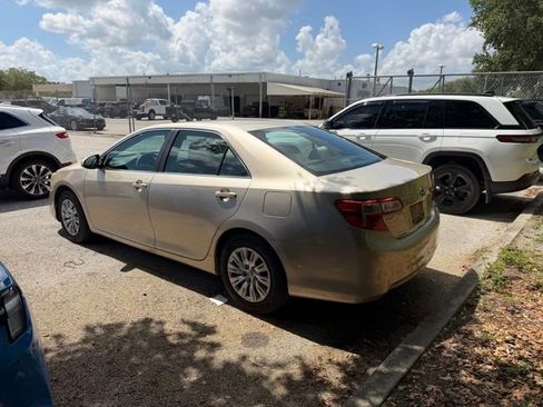 Used 2012 Toyota Camry FWD image 9
