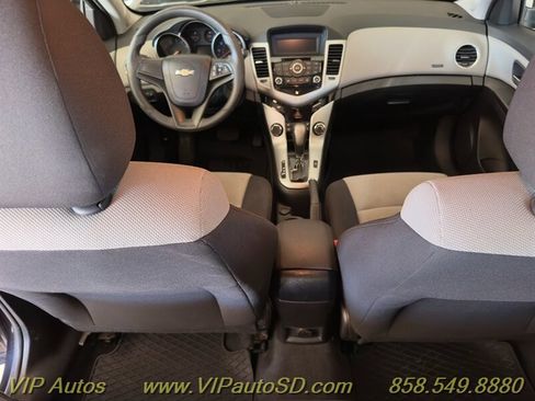 Used 2016 Chevrolet Cruze LS image 9