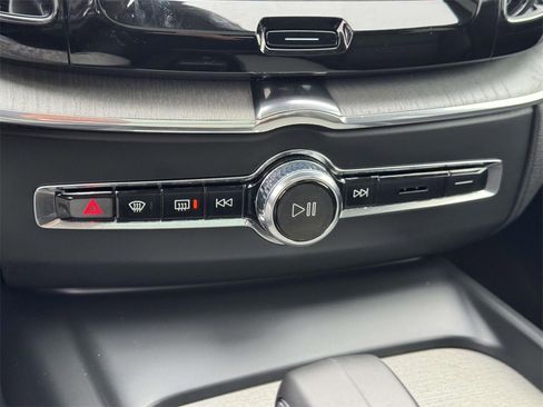 Certified 2025 Volvo XC60 B5 Plus image 27