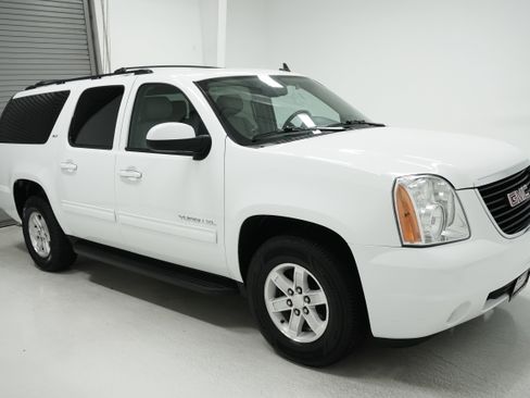 Used 2014 GMC Yukon XL SLT image 3