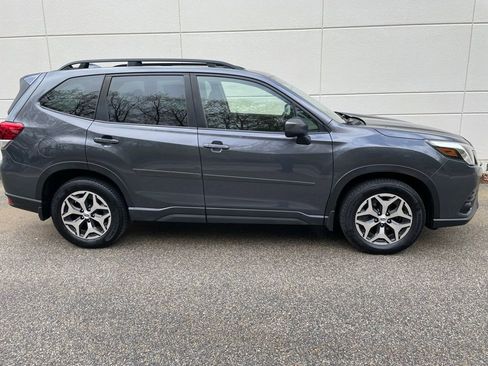Used 2023 Subaru Forester Premium AWD/4WD image 5
