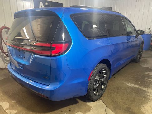 New 2026 Chrysler Pacifica Select image 6