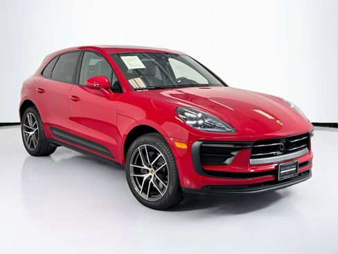 Used 2025 Porsche Macan w/ Premium Package Plus image 7
