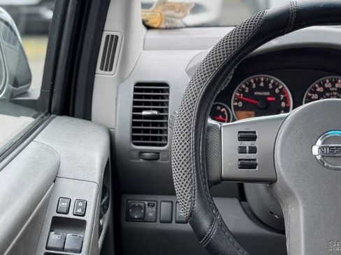 Used 2011 Nissan Frontier SL w/ Moonroof Pkg image 13