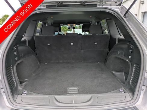 Certified 2018 Jeep Grand Cherokee Laredo RWD image 8