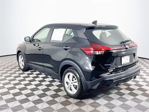 Used 2022 Nissan Kicks S image 6