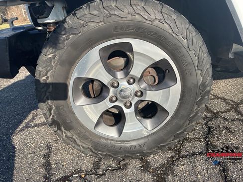 Used 2018 Jeep Wrangler Unlimited Sahara image 10