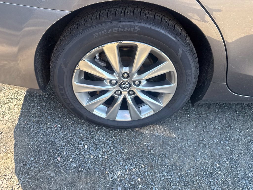 Used 2015 Toyota Camry XLE w/ Moonroof Package FWD image 20