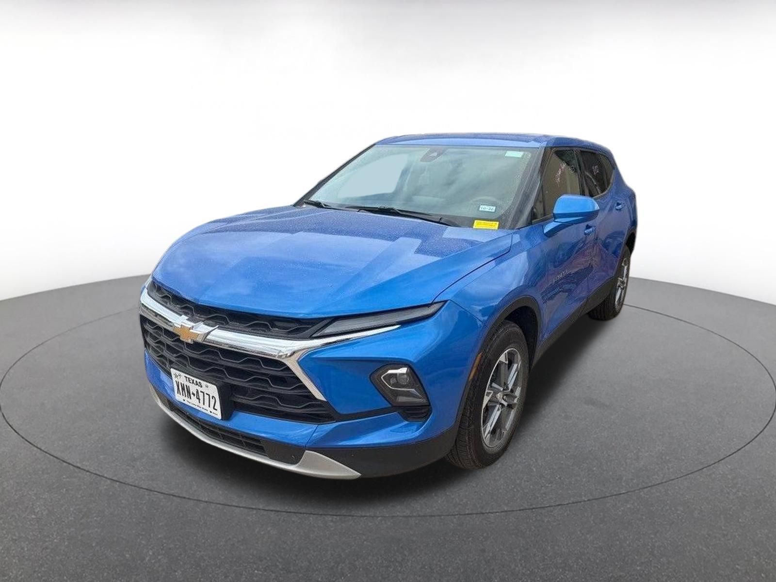 Used 2026 Chevrolet Blazer LT FWD image 2