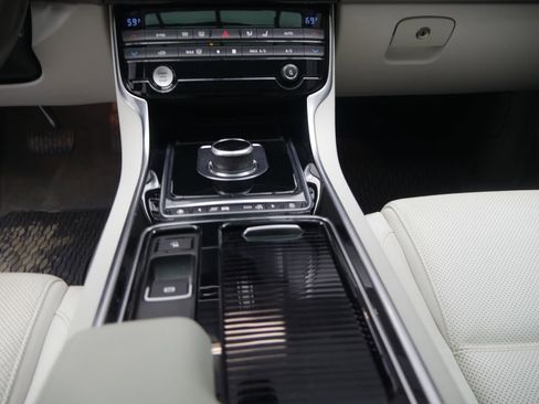 Used 2018 Jaguar XE Prestige AWD/4WD image 35