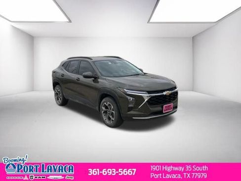 Used 2024 Chevrolet Trax LT w/ LT Convenience Package FWD image 1