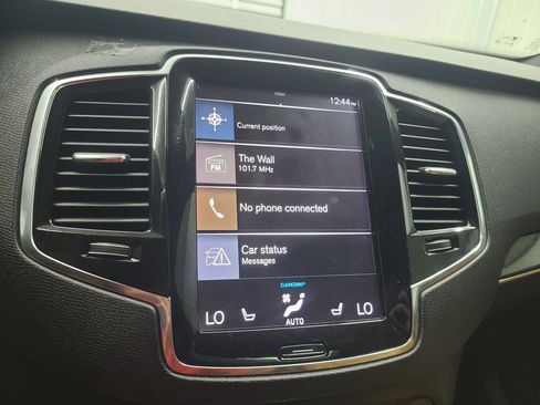 Used 2018 Volvo XC90 T5 Momentum w/ Momentum Plus Package AWD/4WD image 33