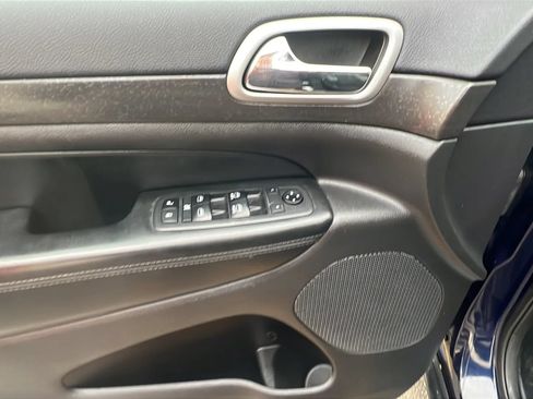 Used 2018 Jeep Grand Cherokee Laredo RWD image 21