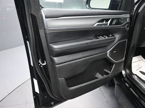 Used 2023 Jeep Wagoneer Series II AWD/4WD image 20