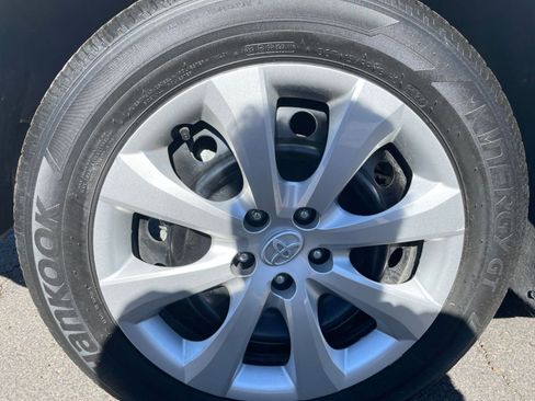 Used 2025 Toyota Corolla LE image 30