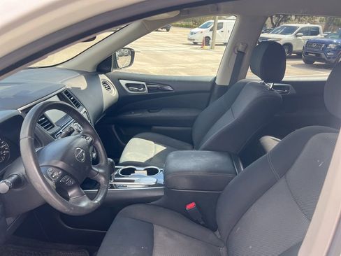 Used 2017 Nissan Pathfinder SV image 10