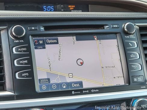 Used 2019 Toyota Highlander XLE AWD/4WD image 22