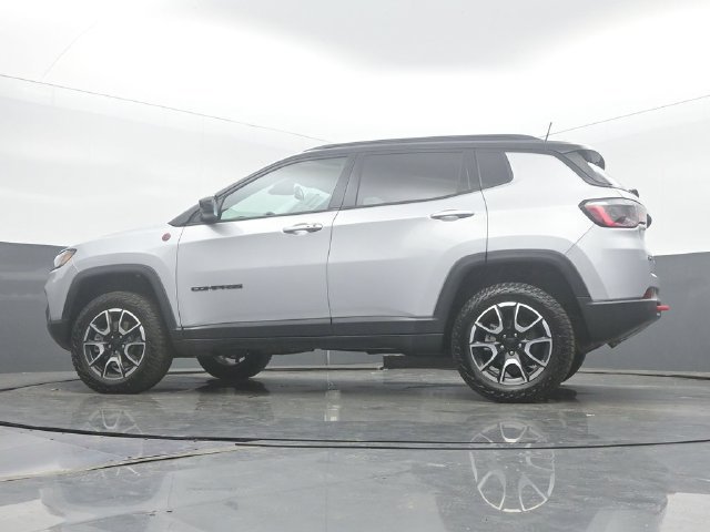 Used 2024 Jeep Compass Trailhawk w/ Sun and Sound Group AWD/4WD image 48