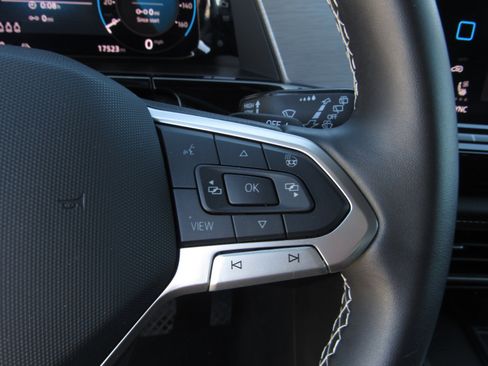 Used 2024 Volkswagen Atlas Cross Sport SE image 26