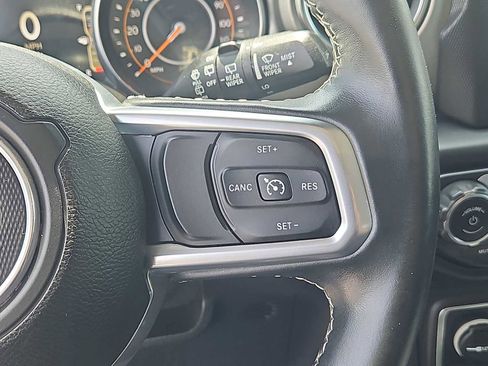 Used 2019 Jeep Wrangler Unlimited Sahara AWD/4WD image 23