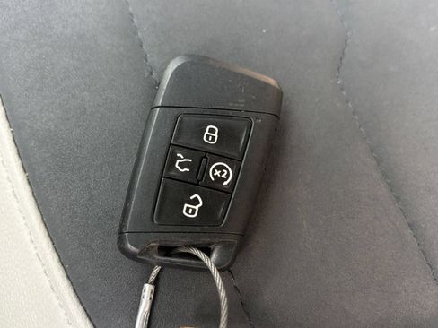 Used 2025 Volkswagen Taos SE FWD image 27
