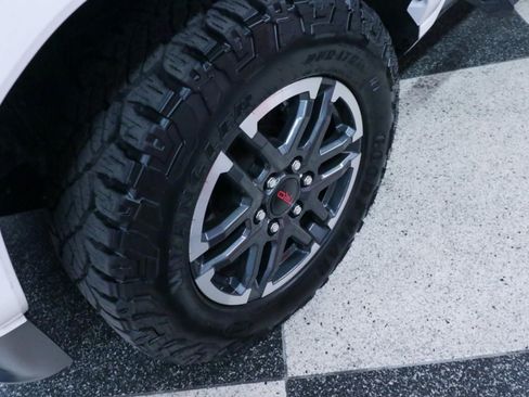 Used 2025 Toyota Tacoma TRD Sport AWD/4WD image 32